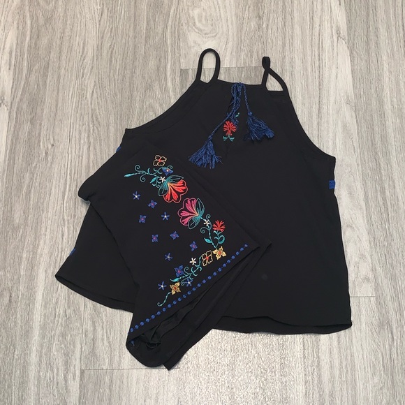 Embroidered Halter with matching shorts - Picture 2 of 3